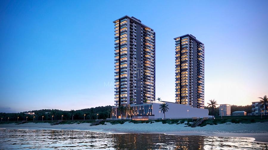 Grant Home Club: Frente mar e pé na areia.