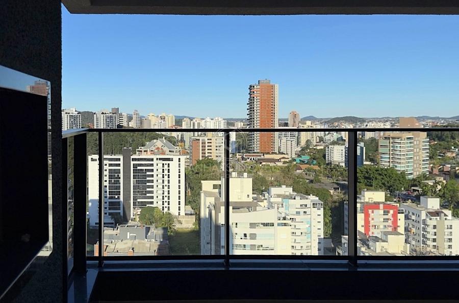 Apartamento Tipo 03: Ampla sacada com churrasqueira à carvão