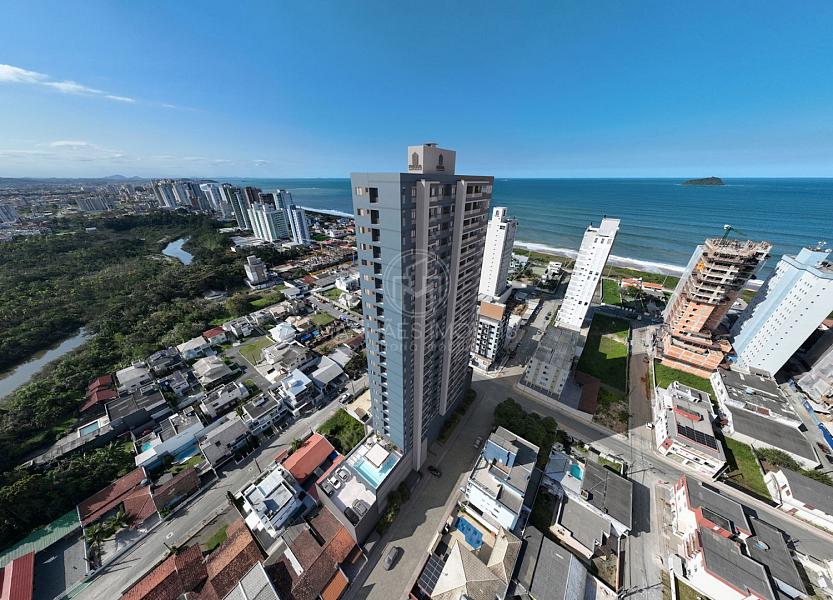 "Azzure: Viva seus melhores momentos a 200m do mar."