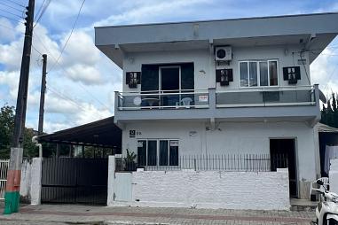 Ótima Oportunidade: 3 Casas no Mesmo Terreno – Perfeito para Moradia e Renda - Pronto para morar