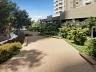 Acesso arborizado ao playground