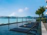 Piscina com deck molhado e piscina infantil com splash