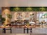 Lounge com rea de estar e caf