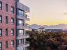 "Green View Residence: Rodeado por uma floresta urbana."