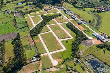 Terreno a venda em Governador Celso Ramos - Pronto para morar