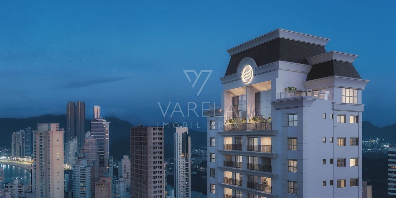 Torres residenciais de Balneário Camboriú ao entardecer, com o skyline da orla ao fundo